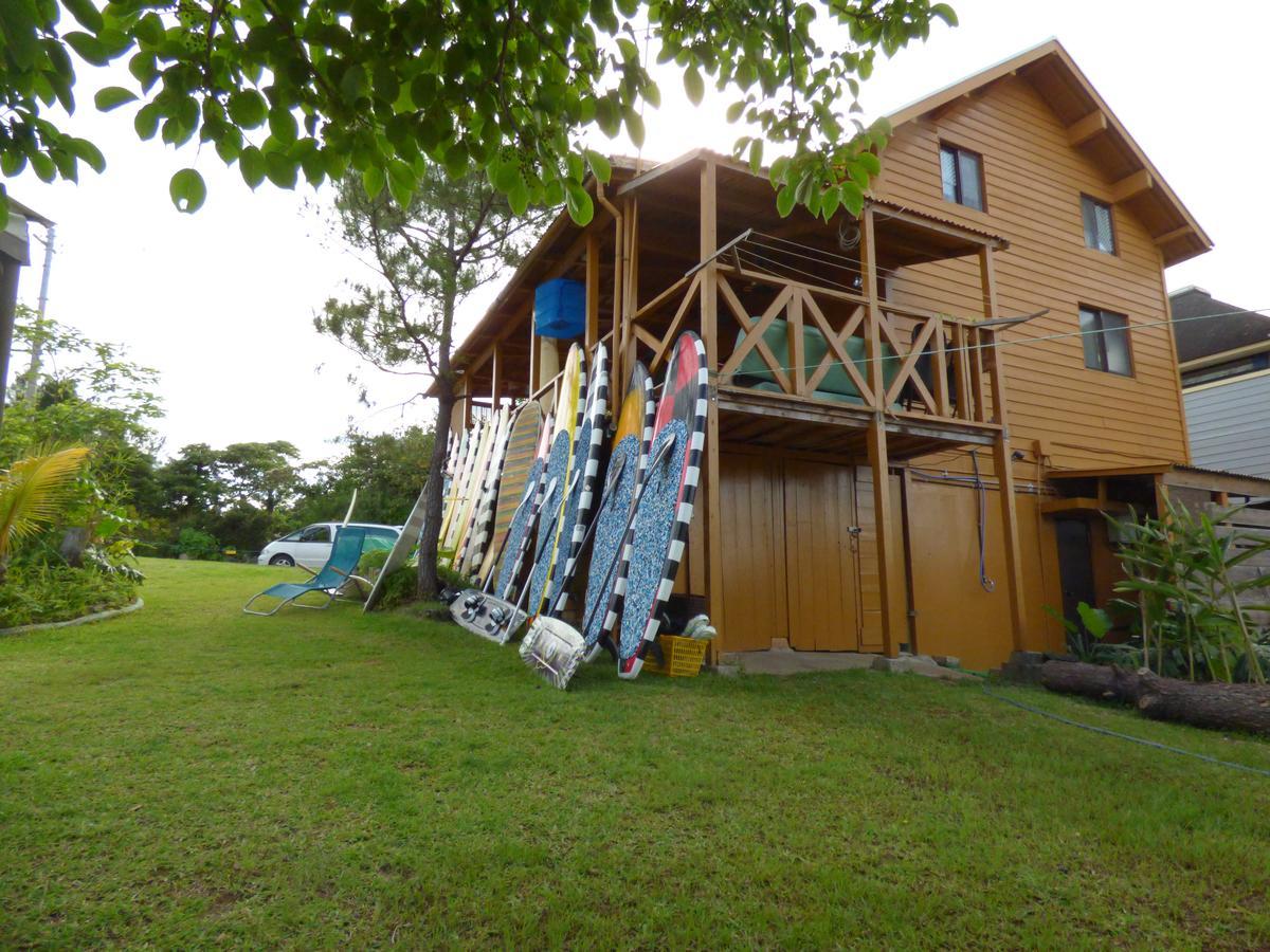 Tropical Surf House Okinawa Hotel Onna Kültér fotó